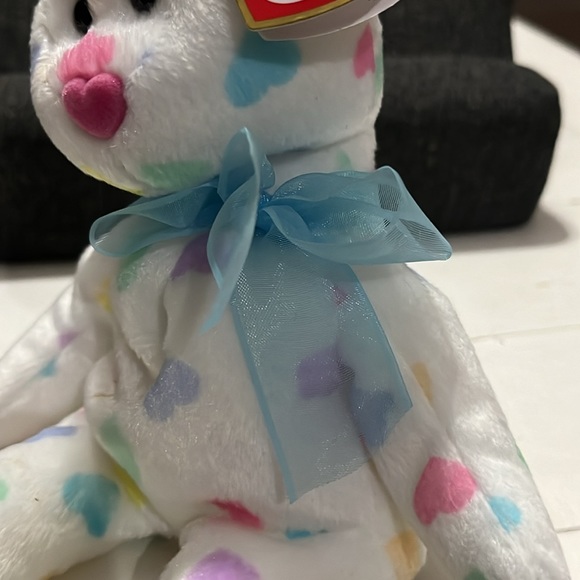 TY Beanie Bear “Kissme” Born Date February 7, 2001 white with multicolor hearts - Picture 4 of 7